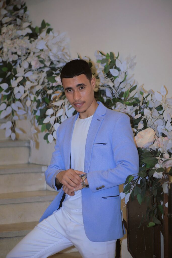  * ياسر ممتاز محمد: ريادة في العشرينيات.. شاب يجمع بين التكنولوجيا وإمبراطورية "صناعة التريند".
"لحظة تريند" تنطلق برؤية شابة: تعرف على ياسر ممتاز محمد.. المُحرر الذي حول الشغف بالتكنولوجيا إلى إعلام. 
 من مدرجات الجامعة العمالية إلى مؤسس "لحظة تريند": ياسر ممتاز محمد.. قصة نجاح ملهمة في عمر الـ 22.